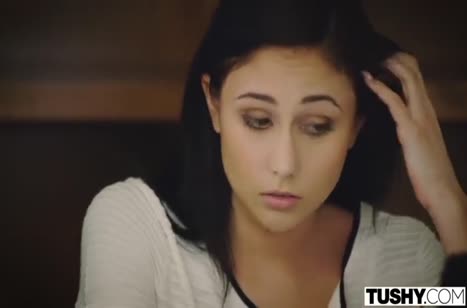 Миленькую брюнетку красиво отымели в тугую попку 1