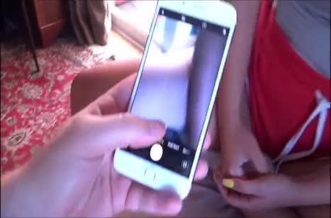 Деваха с большими буферами снимает секс на телефон 1