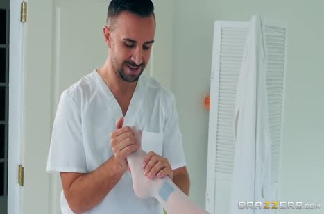 Пациентка с классным телом возбудила большой хер массажиста 1