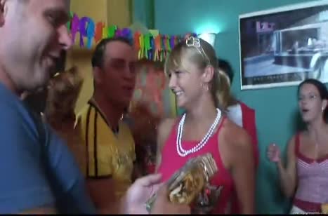 Пьяные тусовщики устроили жесткую беспорядочную групповуху 1