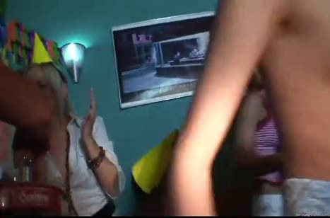 Пьяные тусовщики устроили жесткую беспорядочную групповуху 4