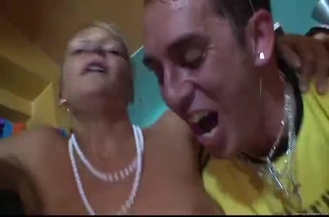 Пьяные тусовщики устроили жесткую беспорядочную групповуху 5